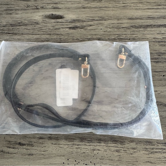 Black Leather Gold Clasp Adjustable Purse Strap - Picture 2 of 5